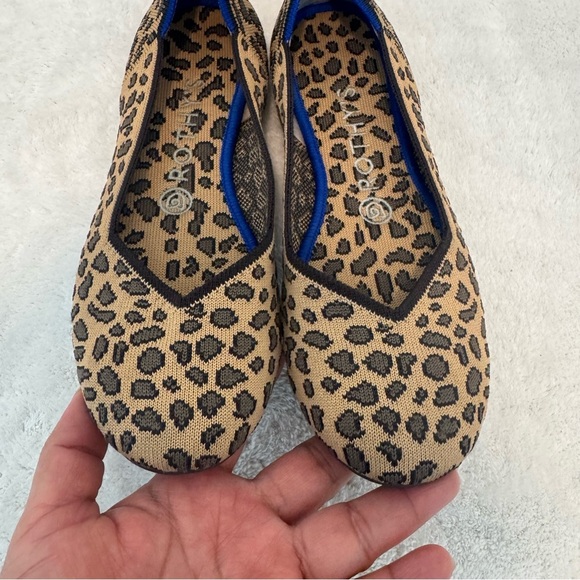 Rothy’s The Flat Round Toe Shoes in Retired Cheetah Print size 7/5 - Picture 2 of 9